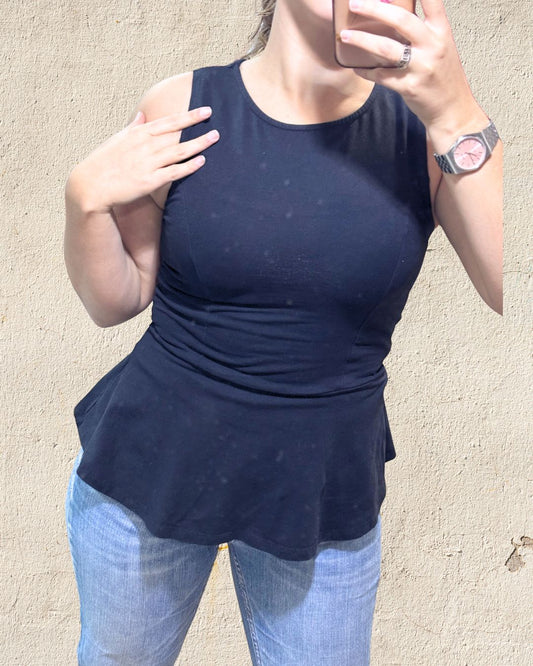 Blusa sin mangas negra con volados NewLook