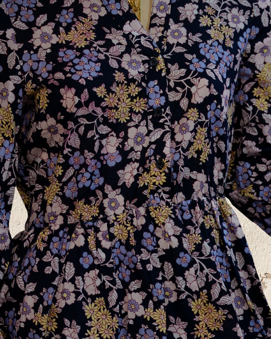 Vestido floreado corto con mangas largas Noisy May