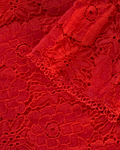 Blusa roja de encaje Majolica